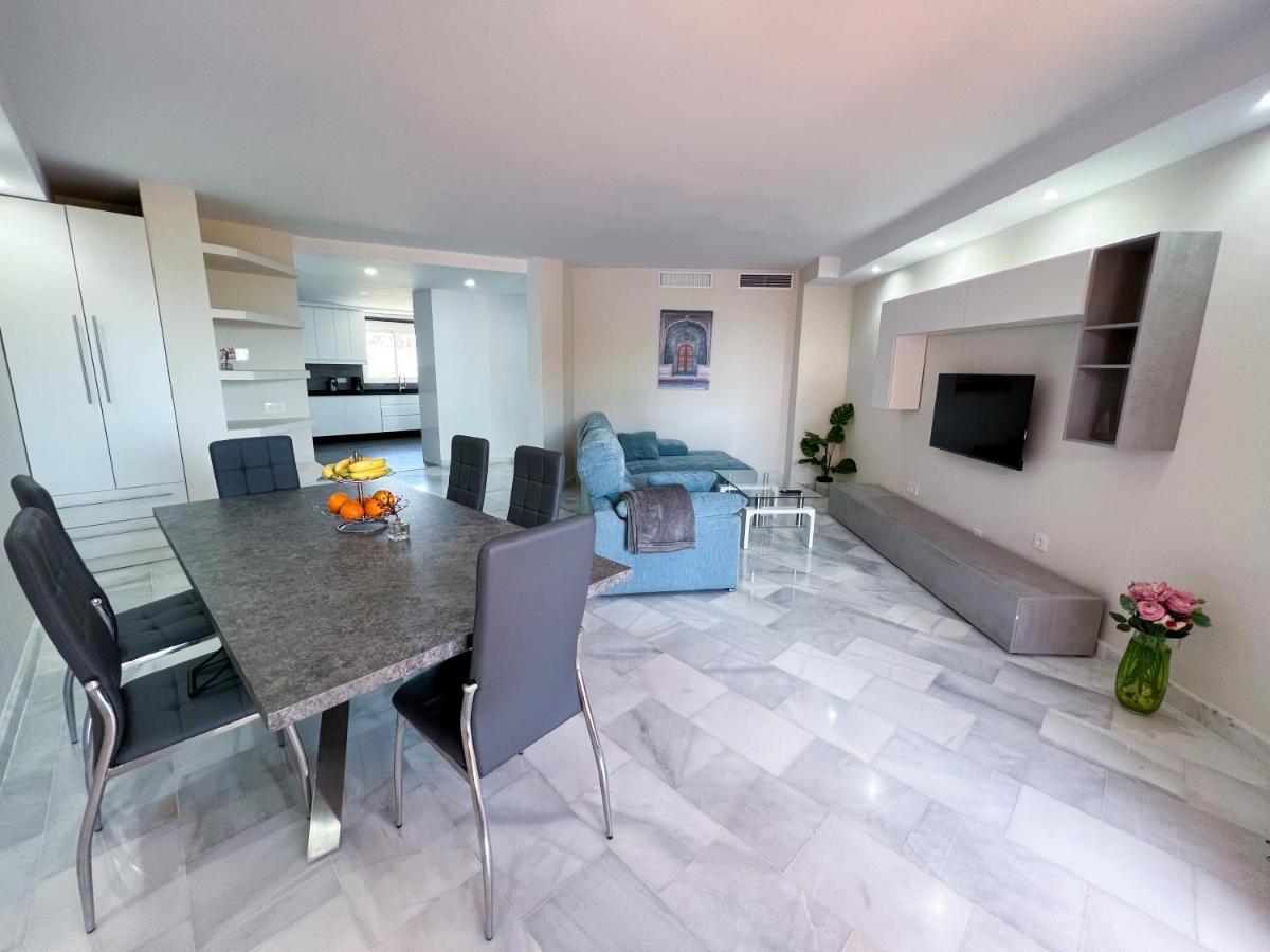Luxury Three Bedroom Apartment At Estepona Exterior photo