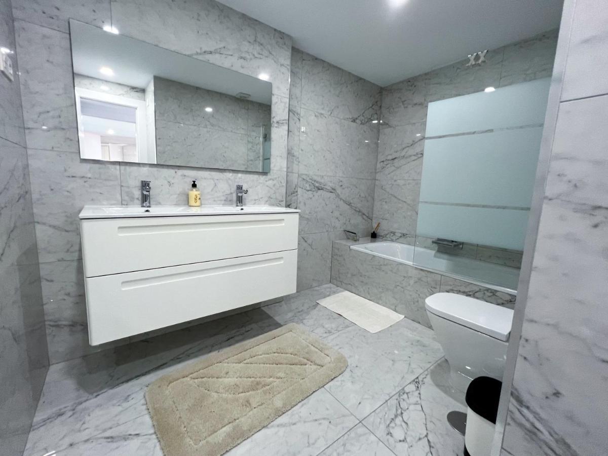 Luxury Three Bedroom Apartment At Estepona Exterior photo