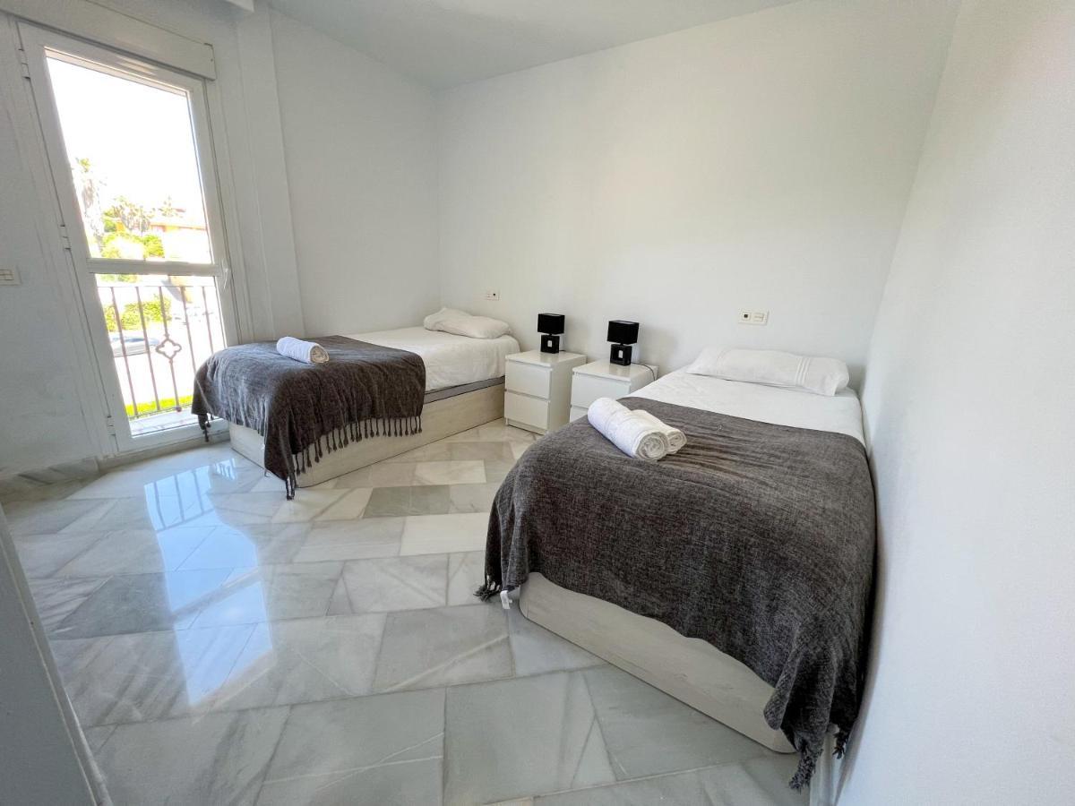 Luxury Three Bedroom Apartment At Estepona Exterior photo