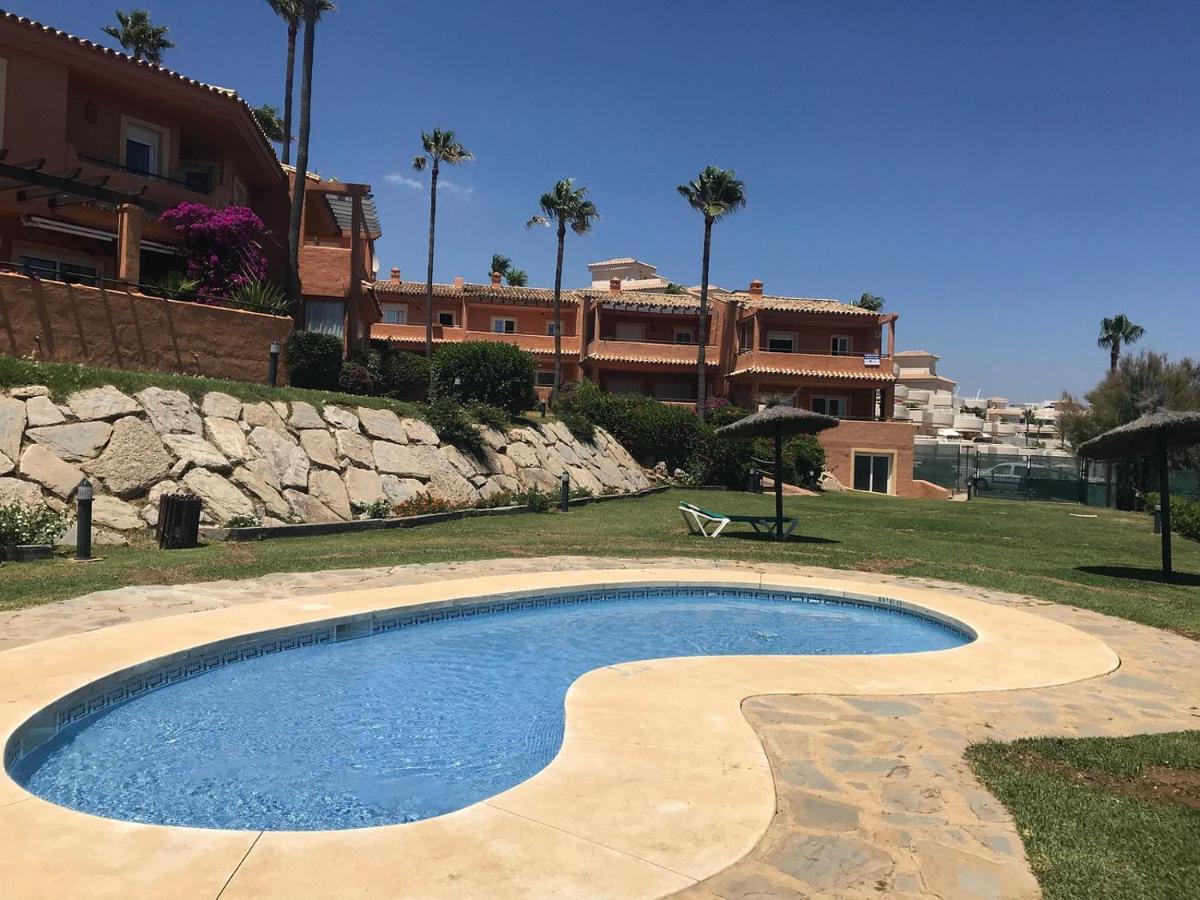 Luxury Three Bedroom Apartment At Estepona Exterior photo