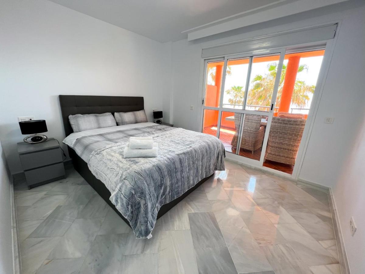 Luxury Three Bedroom Apartment At Estepona Exterior photo