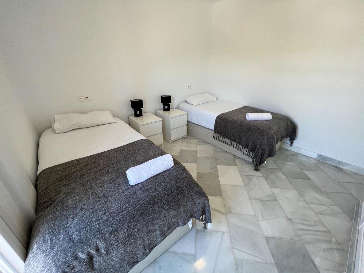 Luxury Three Bedroom Apartment At Estepona Exterior photo