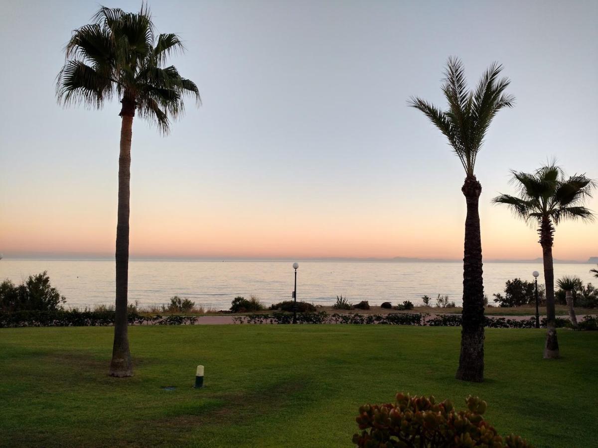 Luxury Three Bedroom Apartment At Estepona Exterior photo