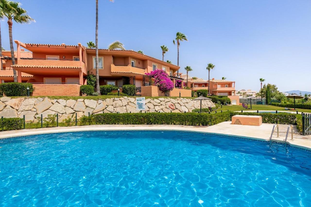 Luxury Three Bedroom Apartment At Estepona Exterior photo