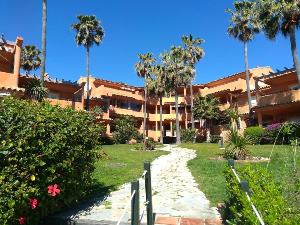 Luxury Three Bedroom Apartment At Estepona Exterior photo